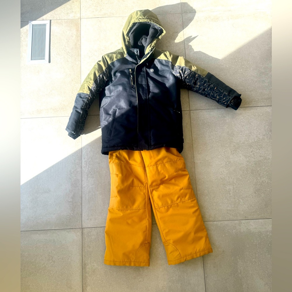 Kids Ski Clothing, Gutsi Jacket and Pants, Size 10y, Green, Black and Mustard